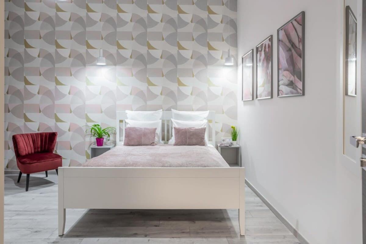 Gorgeous & Super Central Studio Budapest Bagian luar foto