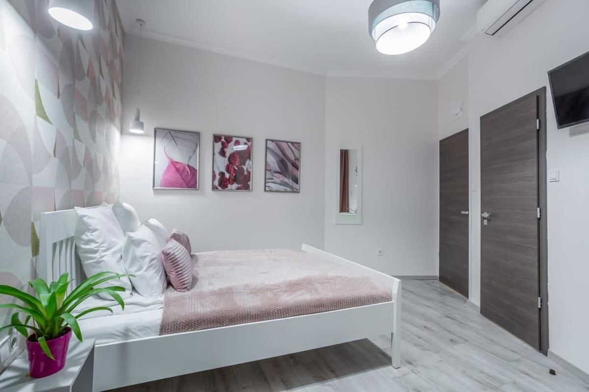 Gorgeous & Super Central Studio Budapest Bagian luar foto